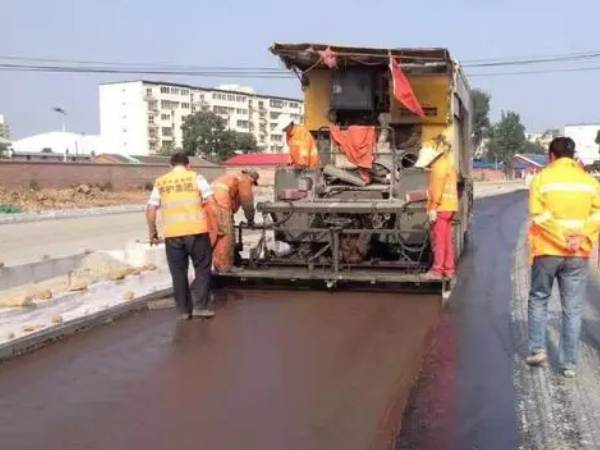 Application of asphalt and emulsified asphalt in asphalt pavement